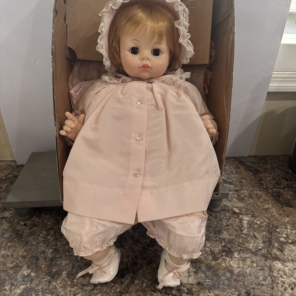Madame Alexander Pussycat 5238 18in Doll in Orig Coat/Dress Box Blonde/BR Eyes